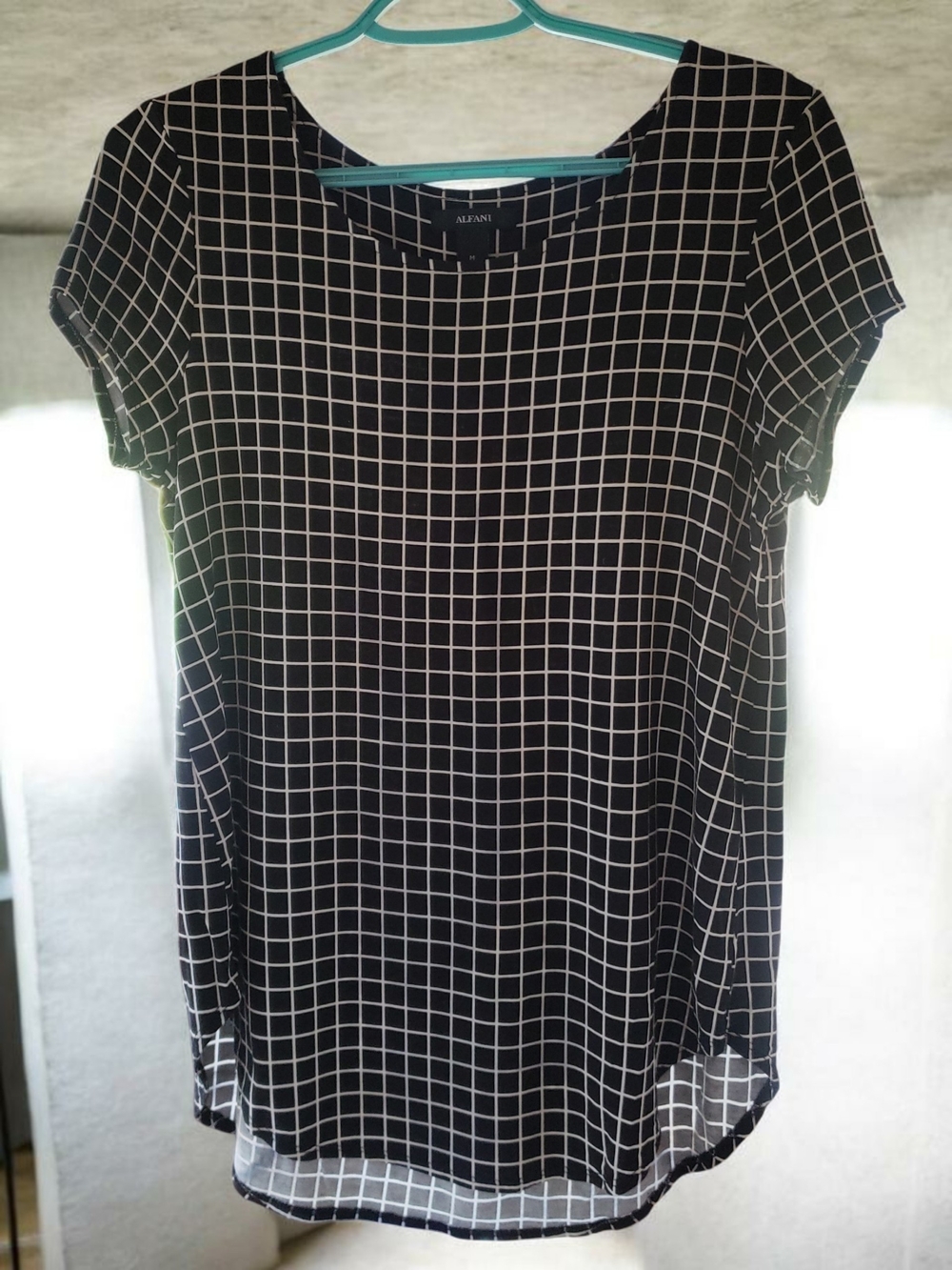 Alfani Black Grid Print Short Sleeve Top EUC Size Med